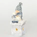 Willy, novogodišnja dekoracija, dečak i meda, 19cm - Slika 2